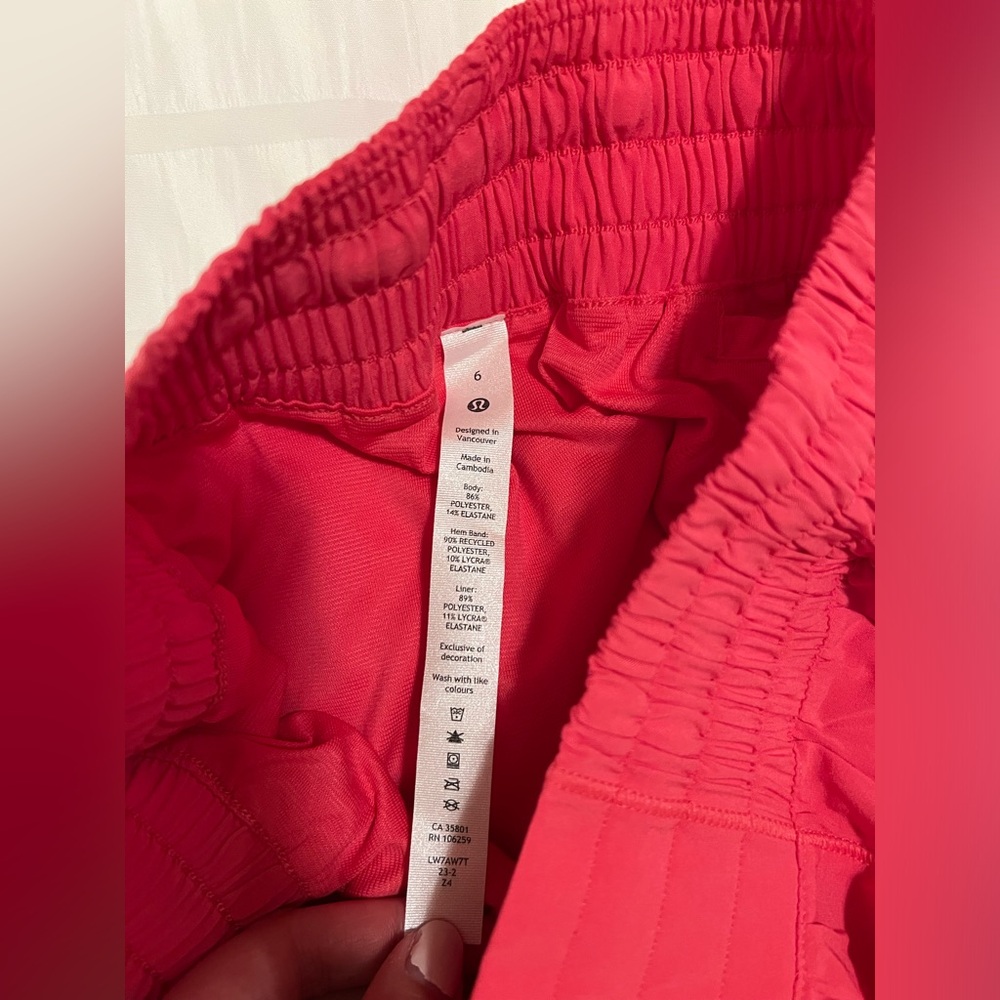 SOLD NWT Lululemon Hotty Hot High Rise Lined Short 4" in Lipgloss Pink Size 6 - Picture 11 of 11